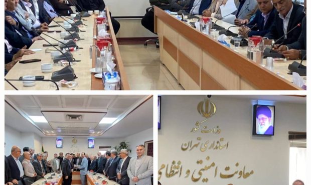 جلسه هیئت امنای بازار و روسای اتحادیههای صنفی با حضور سرپرست امنیتی و انتظامی تهران جلسه هیئت امنای بازار و روسای اتحادیههای صنفی با حضور سرپرست امنیتی و انتظامی تهران